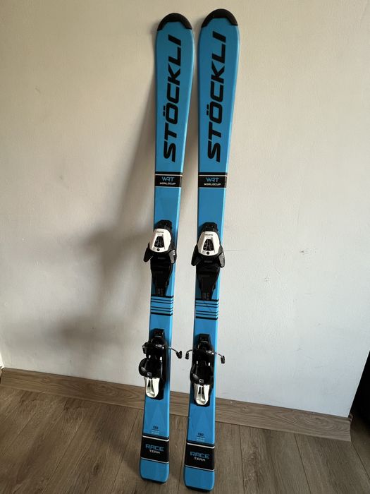 Schiuri elvetiene STOKLI RACE TEAM 130 cm cu legaturi SALOMON