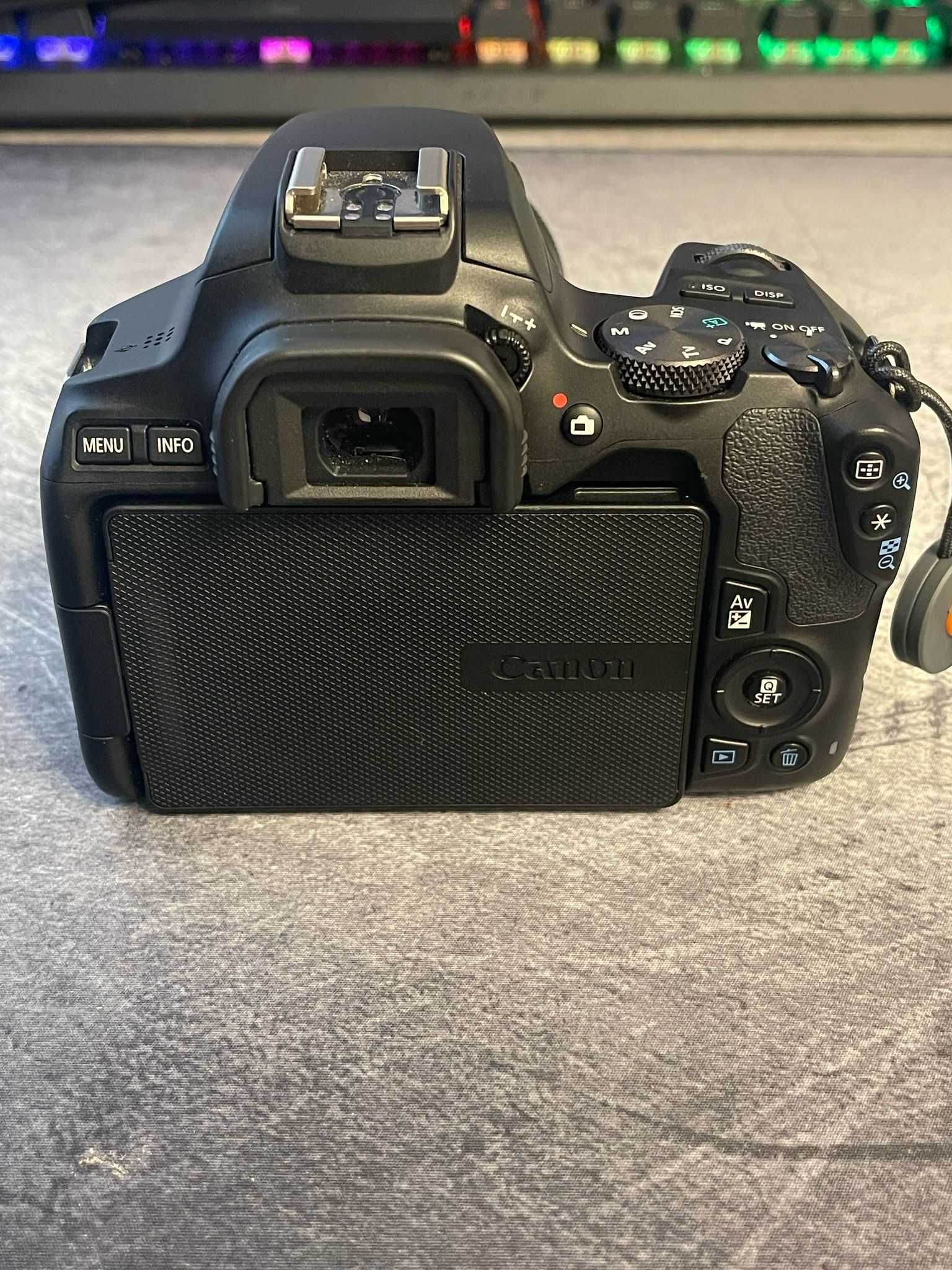 Canon 250D + obiectiv 18-55 f4-5.6 IS STM cu garantie