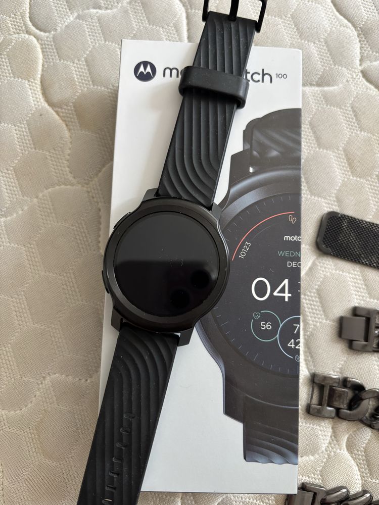 Motorola Moto Watch 100 Смарт часовник