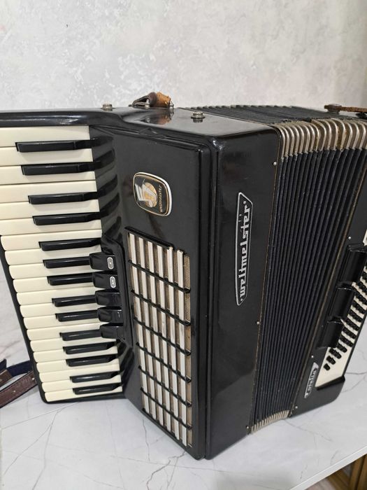 продам музикальные инструменьы