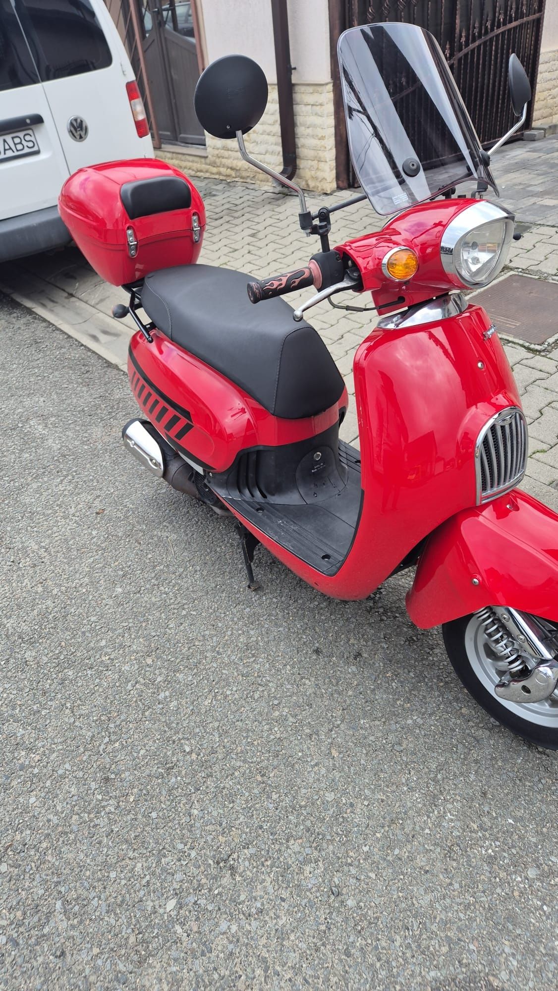 Inchiriez scutere 125/ 125cc scooters for rent