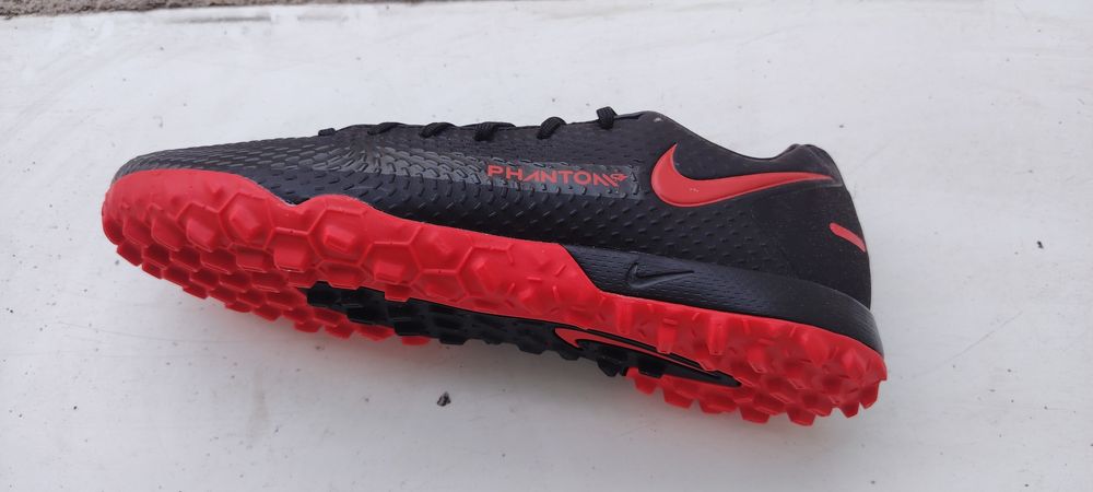 2 perechi de ghete fotbal noi, nepurtate mărimea 40,5