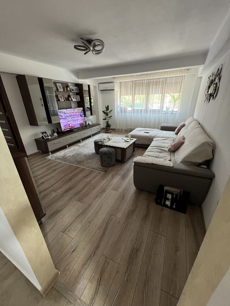 Vand Ap. 4 camere zona Tic-Tac