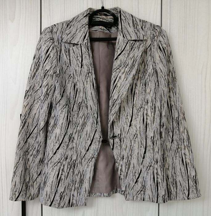 Vând sacouri și  jachetă