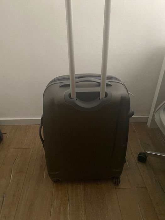 Твърд куфар Estil среден рамер