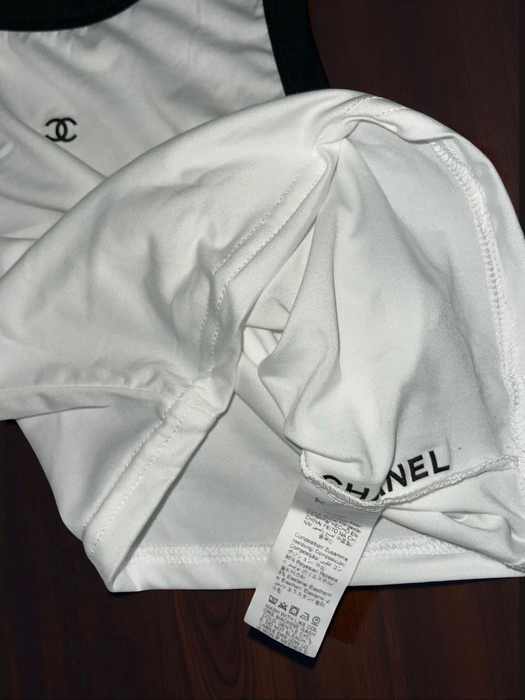 Бял топ шанел с черно потниче потник chanel