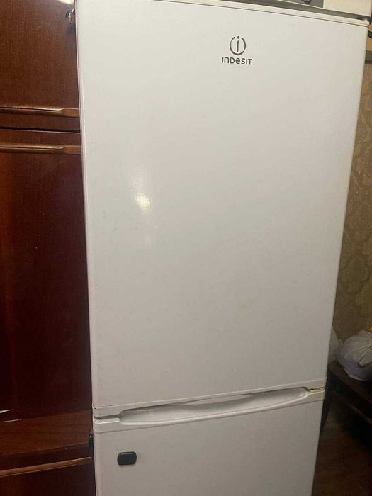 Холодильник indesit