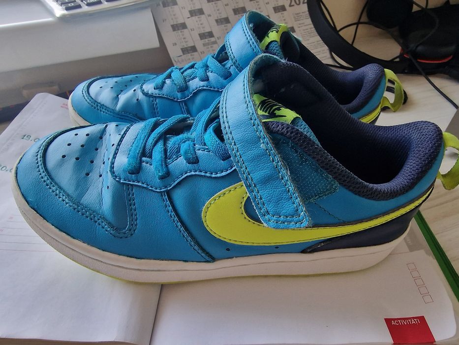 Adidasi Nike mărimea 32