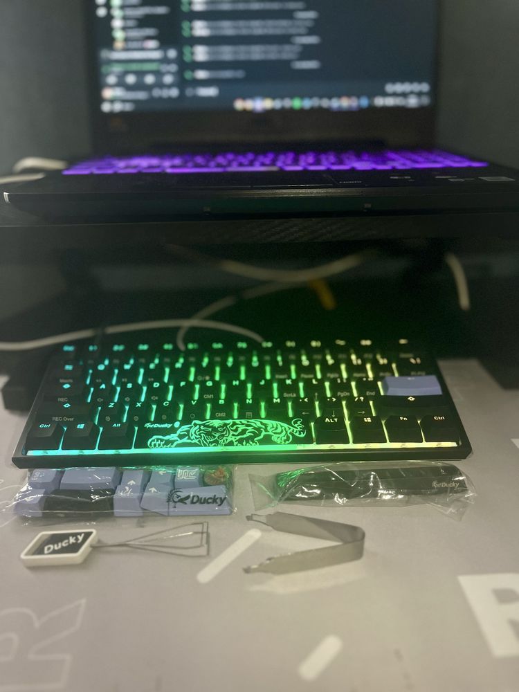 Ducky One 3 Mini – Silver Speed Switches, перфектно състояние