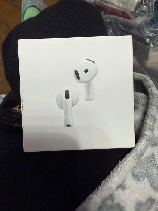 AirPods 4 with Active Nosie Concellation