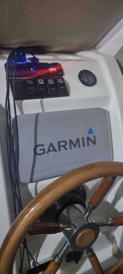 Barca cu motor MERRY FISHER 645 2014 225cp Yamaha cu mansa digitala