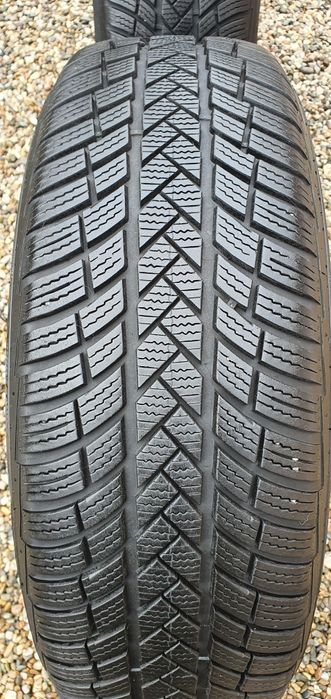 Jante din otel originale vw pe 17.cu gume de iarna .