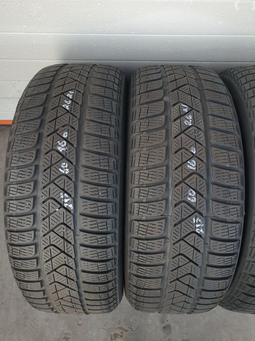 Зимни гуми 4 броя PIRELLI SottoZero3 215 60 R16 дот 2621