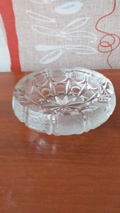 Продам хрустальную пепельницу