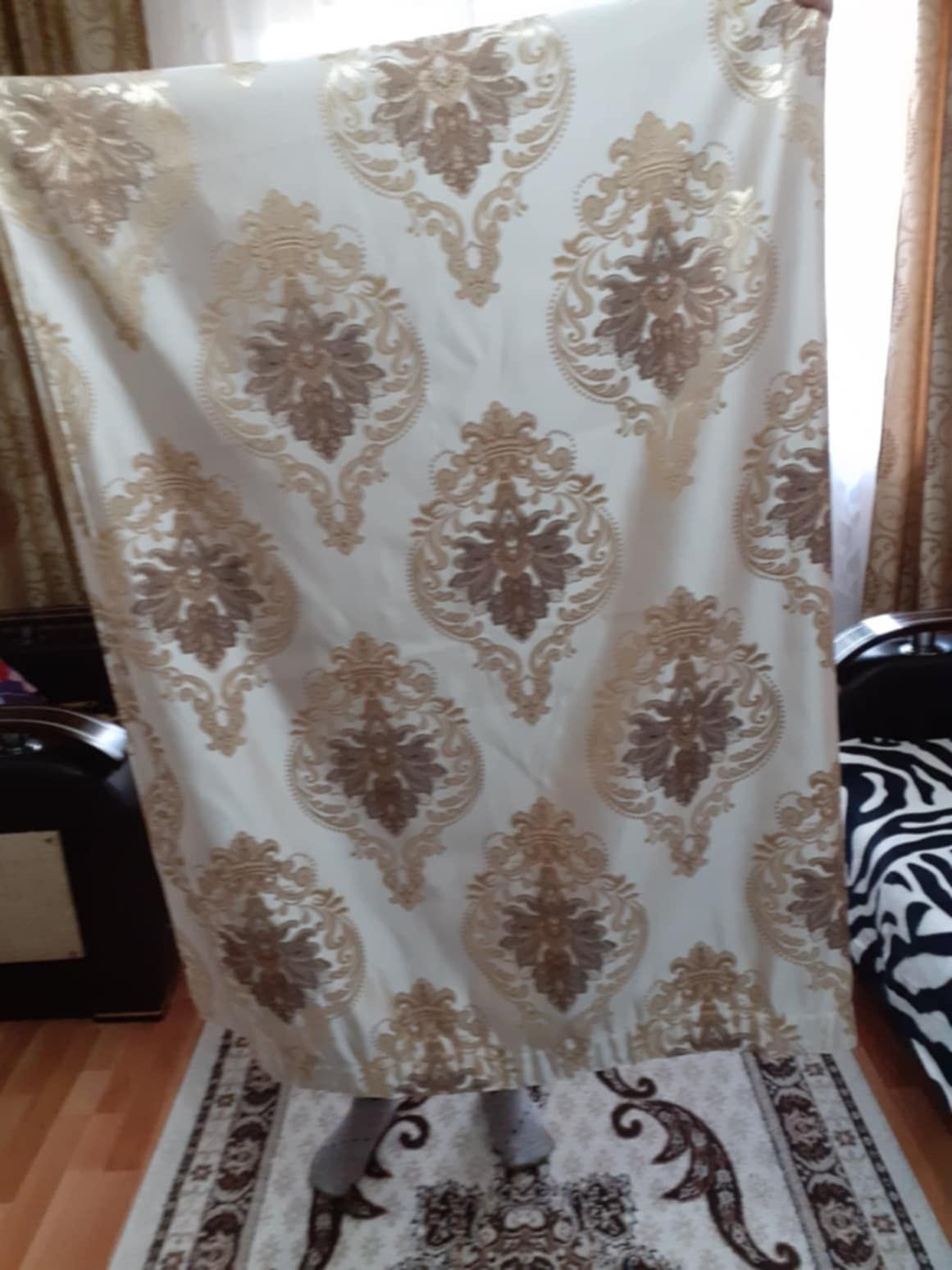 Vand draperii bine intretinute