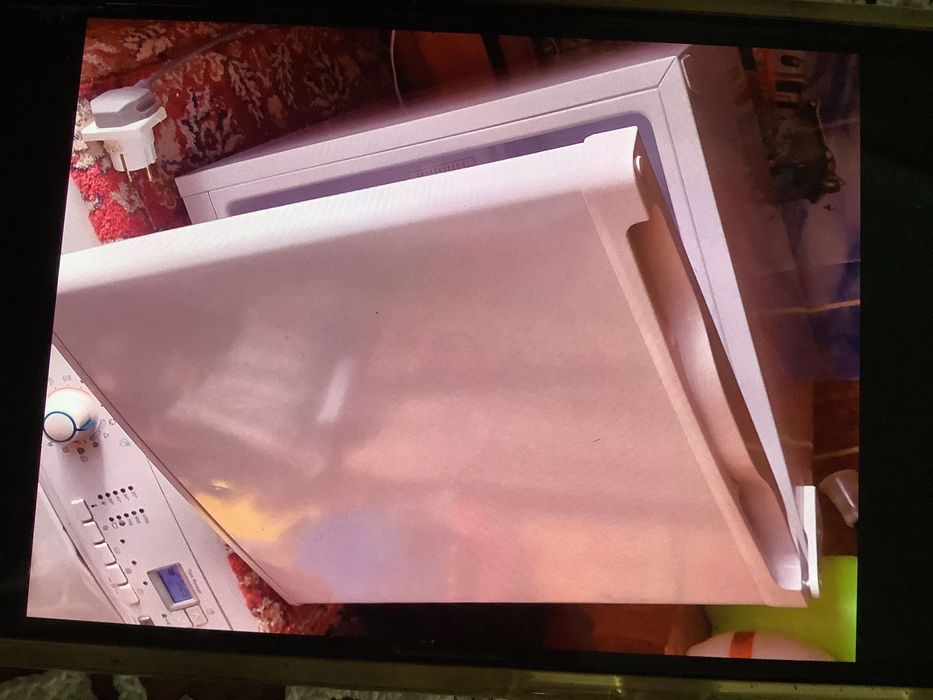 Minifrigider,ideal pentru camere mici și nu numai