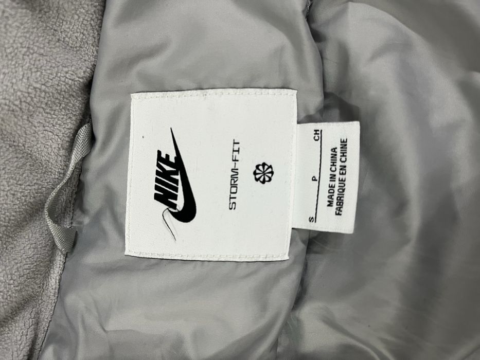 Nike елек stormfit