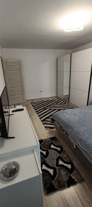 Ofer spre închiriere in regim hotelier apartament cu doua dormitoare .