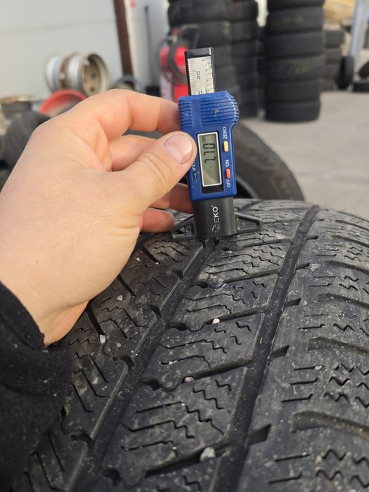 Anvelope de iarna 235-65r16c Semperit