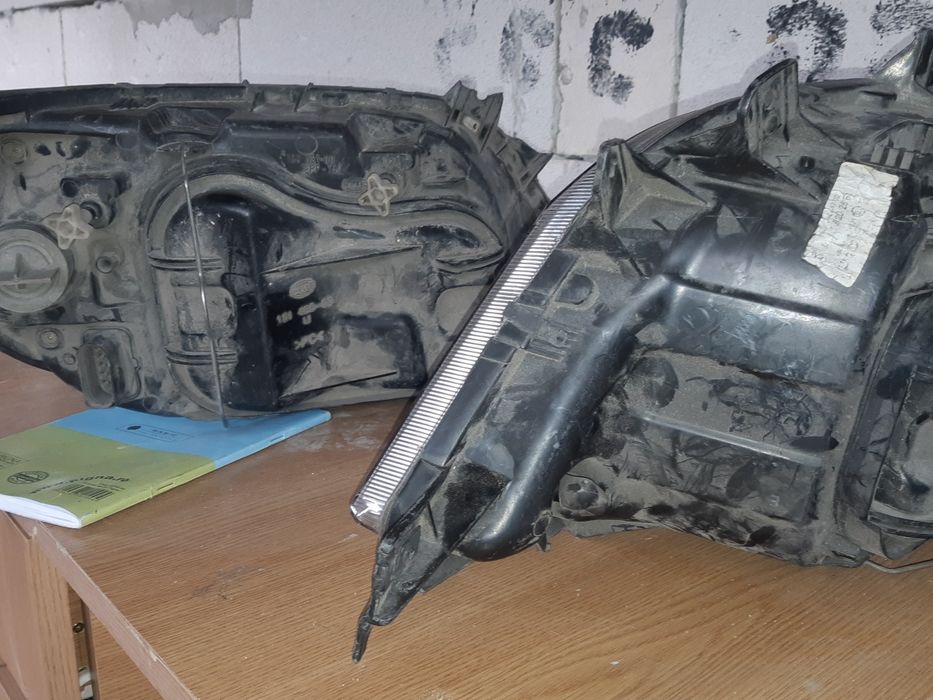 Vând faruri duba Mercedes sprinter