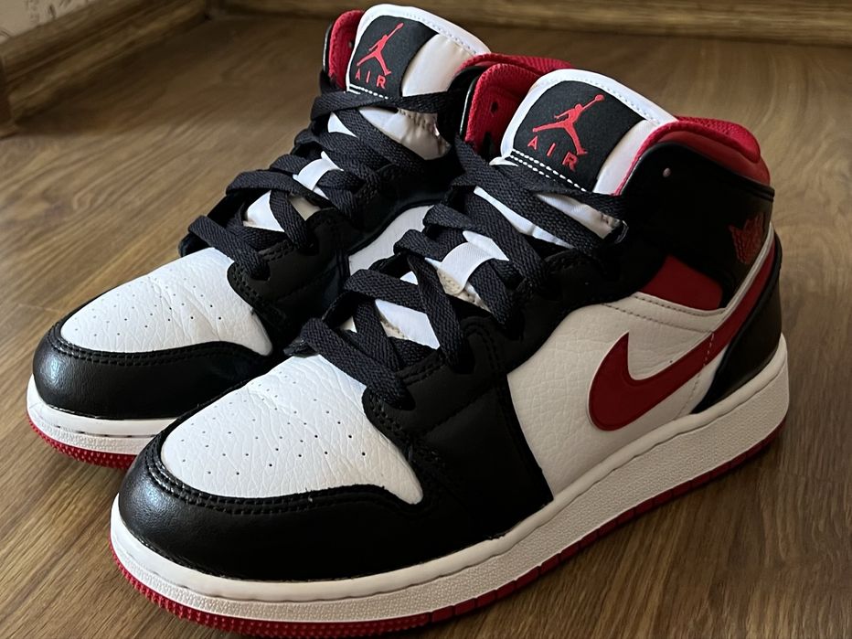 Air Jordan 1 Mid…produs original