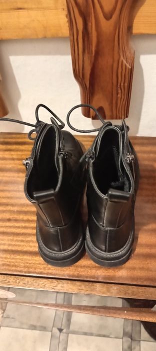 Дамски ботуши с цип.