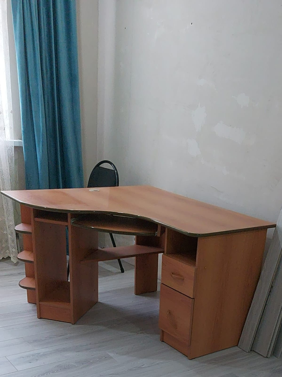 Продам компьютерный стол