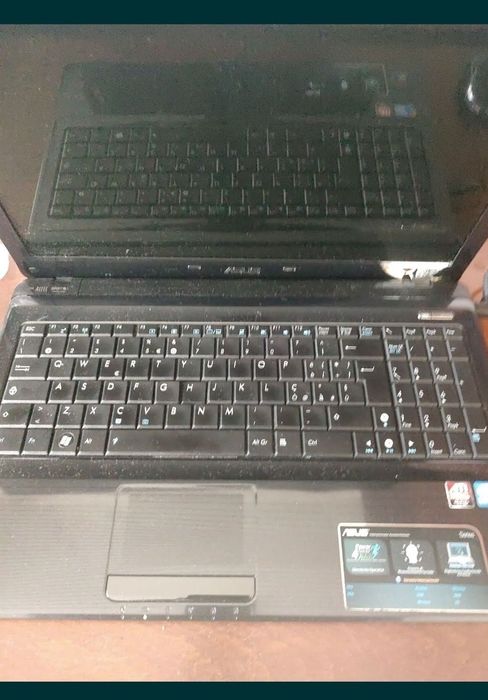 Dezmembrez laptop