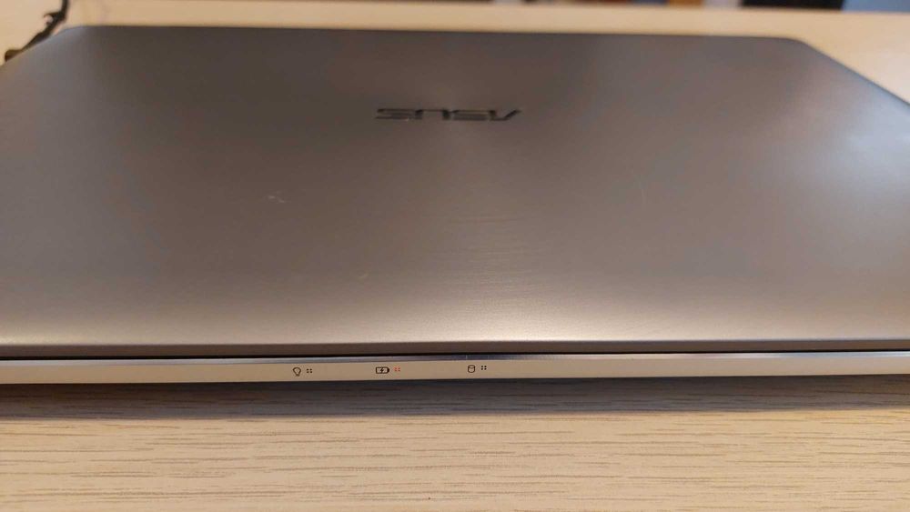 Ultrabook ASUS ZenBook 15.6 inch 4K IPS, Intel i7 6700HQ, 16GB DDR4