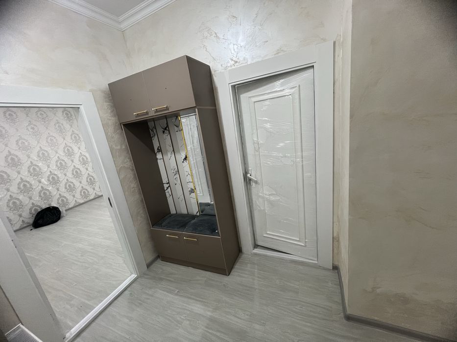 6 mikrayonda 2 xonali 92 kv 2 etaj sotiladi
