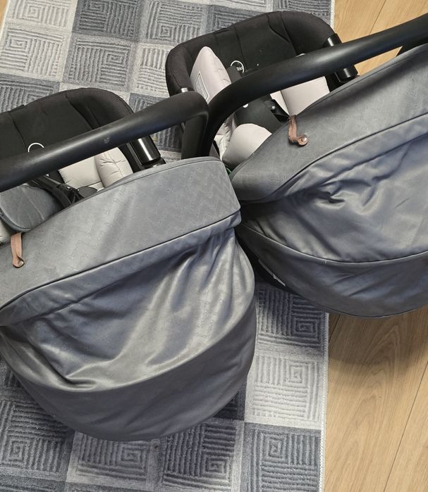 Количка за близнаци