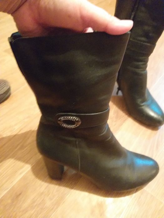 Срочно,Срочно Продам Коженный Осенний ботинки