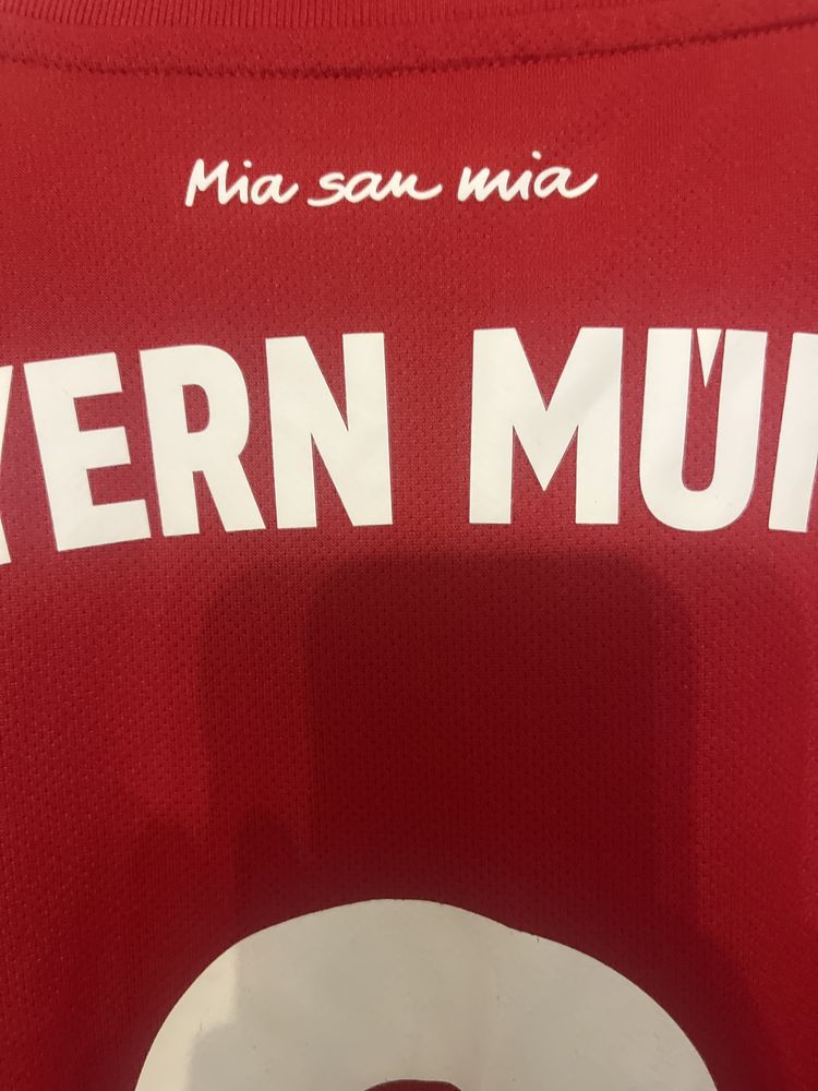 Bayern Munchen 9 Lewandowski. Size L