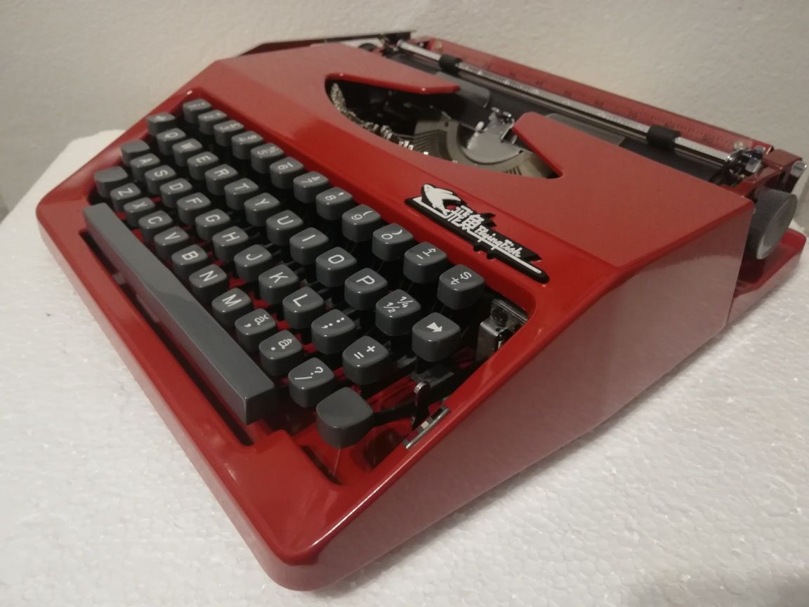Mașina de scris claviatură romaneasca