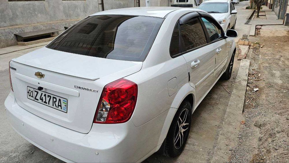 Lacetti 1.8 мошина сотилади