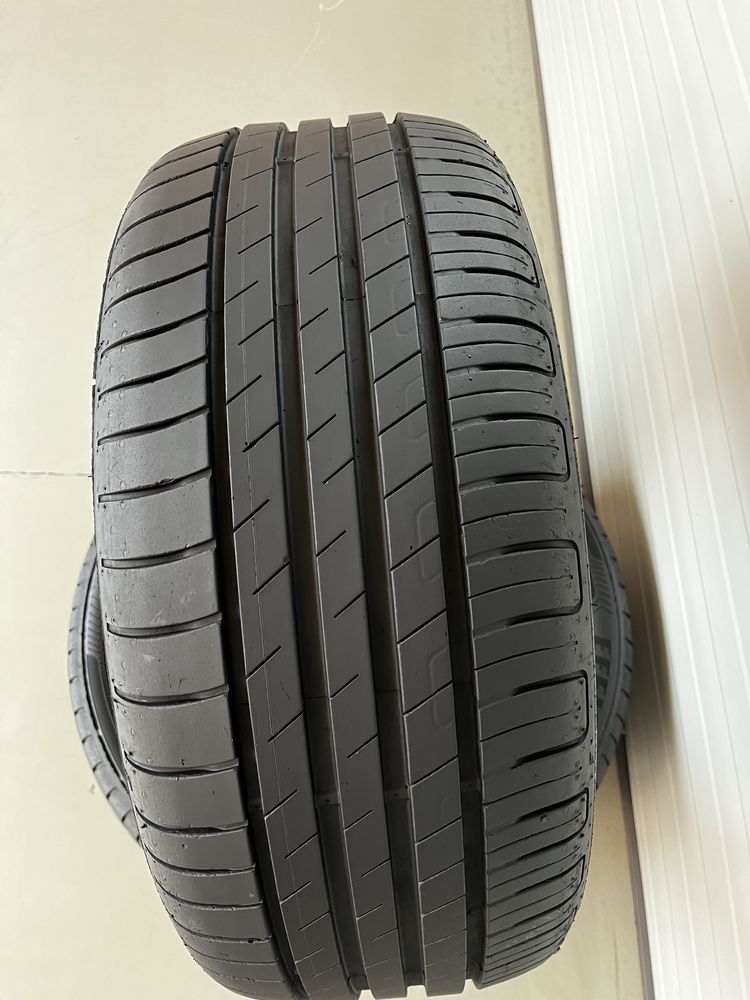 2бр летни гуми 215/50/17/Goodyear Efficient grip/dot5218г/6.3мм