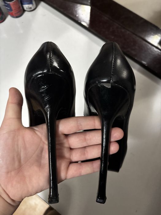 Pantofi originali cu mici defecte