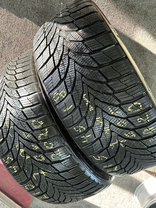 Гуми 215/45/18 Зимни Nexen 2 броя