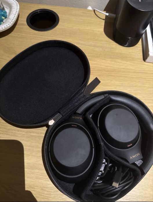 Sony WH - 1000XM4 - Toate accesoriile în cutie, ca și nou