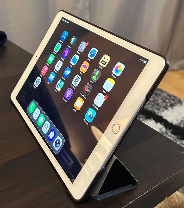 iPad generatia 8, 32 GB