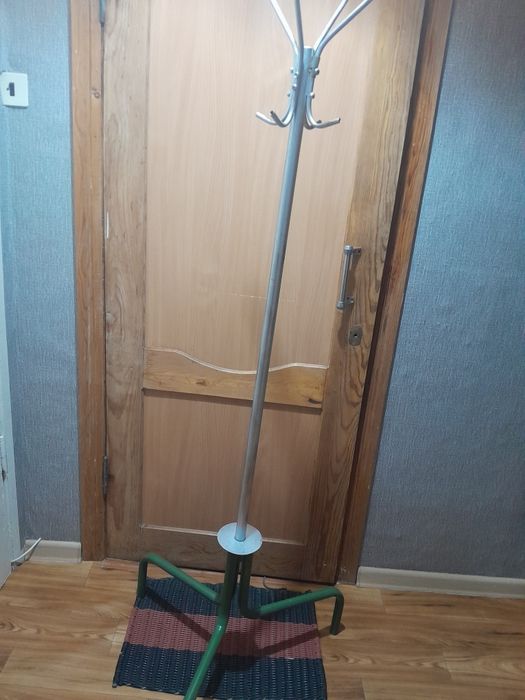 Напольная вешалка