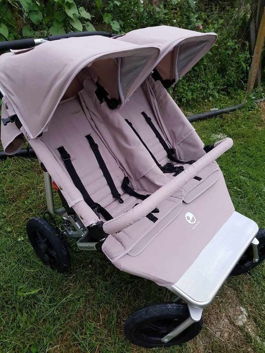 Количка за близнаци