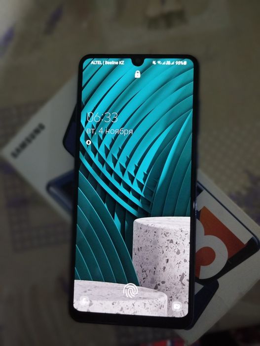 Продаю телефон самсунг