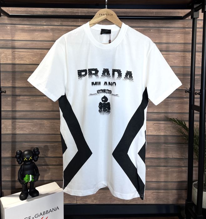 Тениски Her*on Off Whit*e Essential*s Prad*a Am*i Y3 Burberr*y