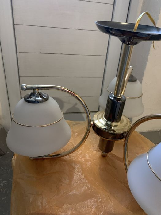 Продаю 3х рожковую люстру