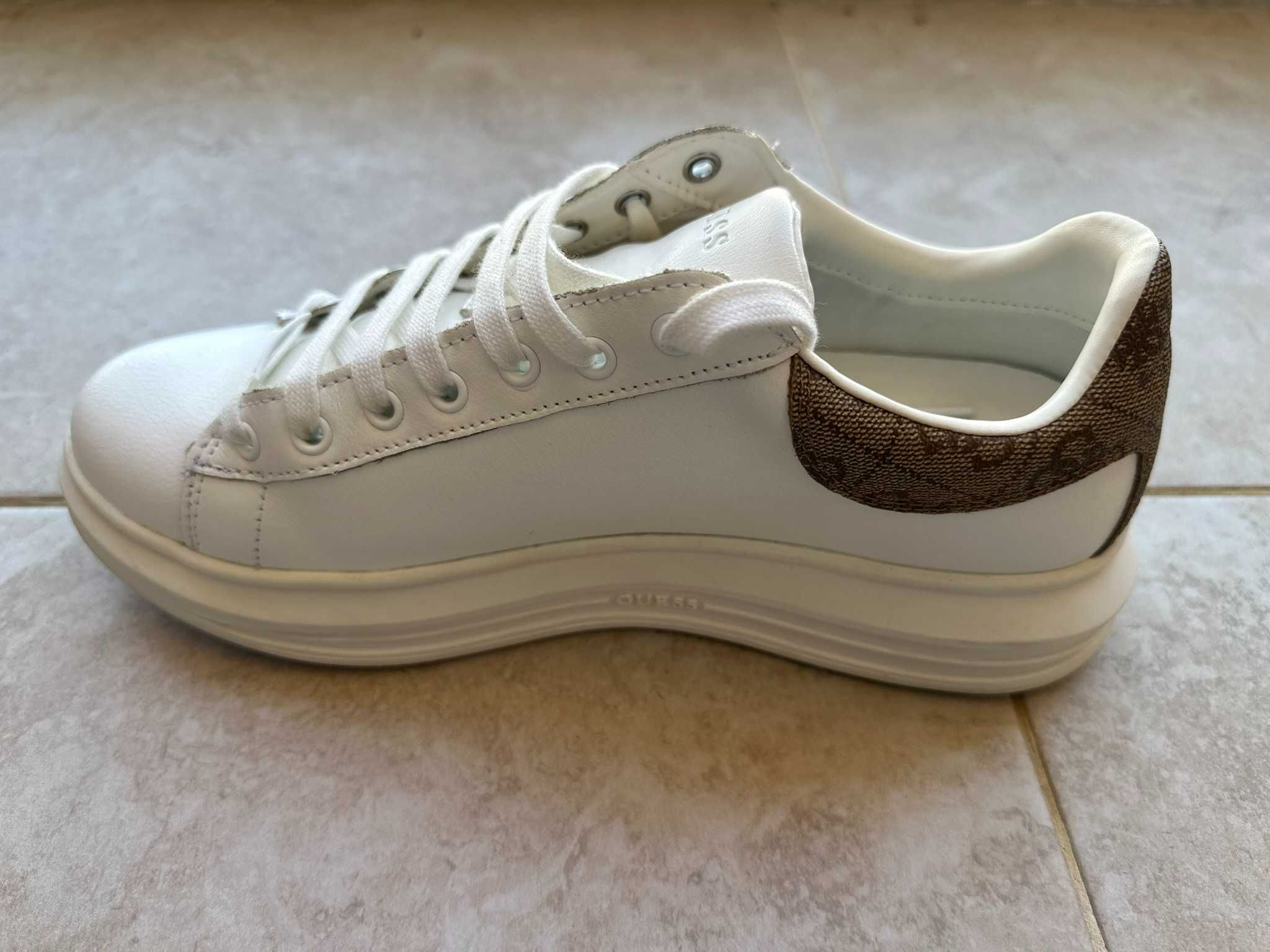 Кожени обувки GUESS VIBO