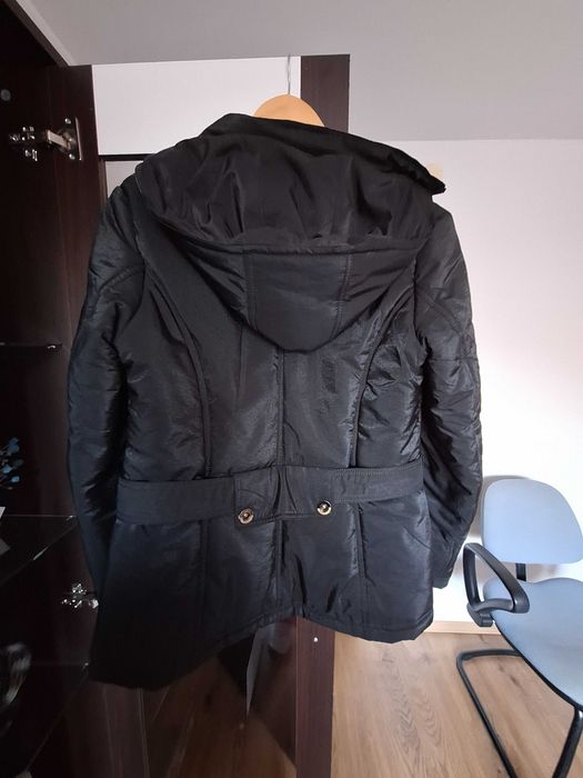 Дамско яке с качулка и колан