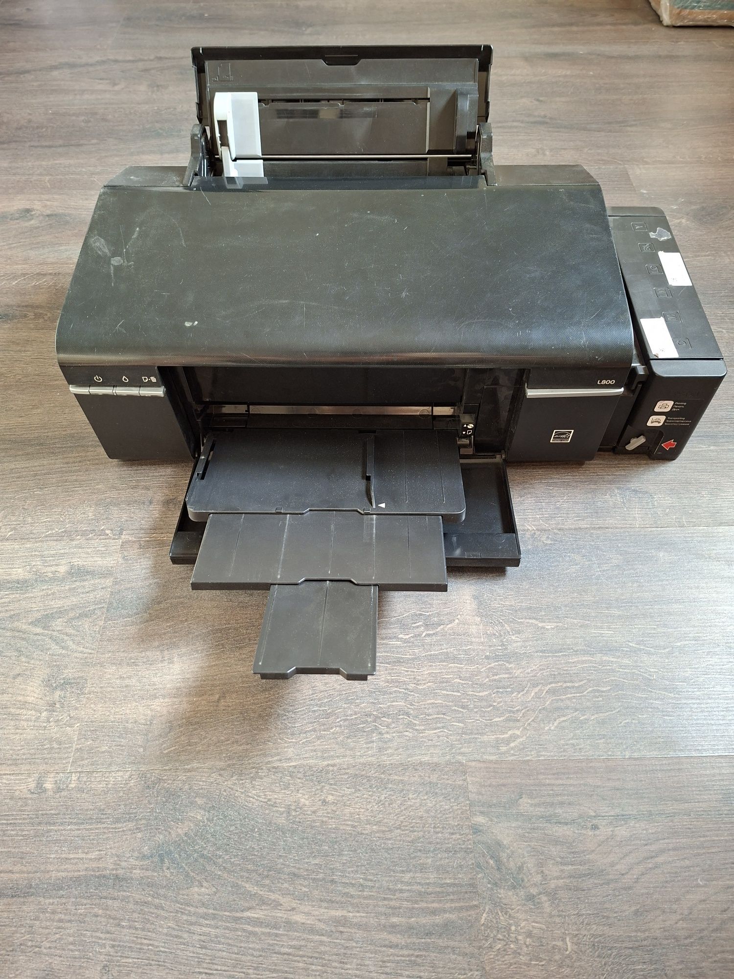 EPSON

L800

MODEL

B412C 220-240V~

50-60Hz 0.3A

SERIAL NO.