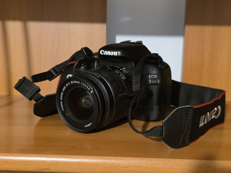 Canon 550D + obiectiv 18-55mm