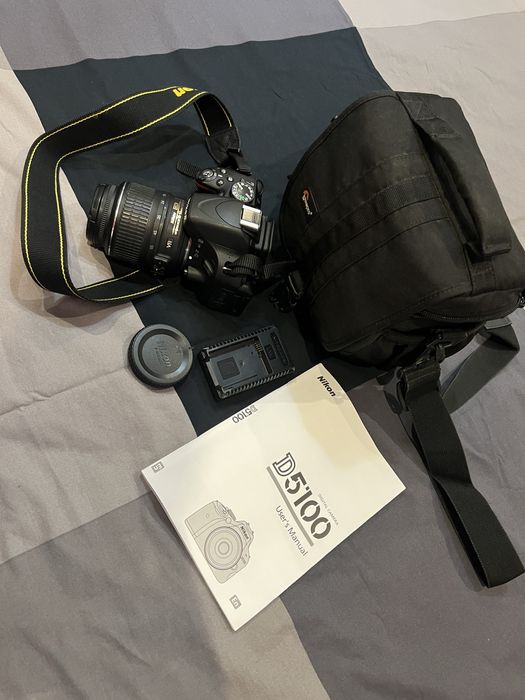 Nikon D5100 ( 10493 кадъра) + Lowepro калъф
